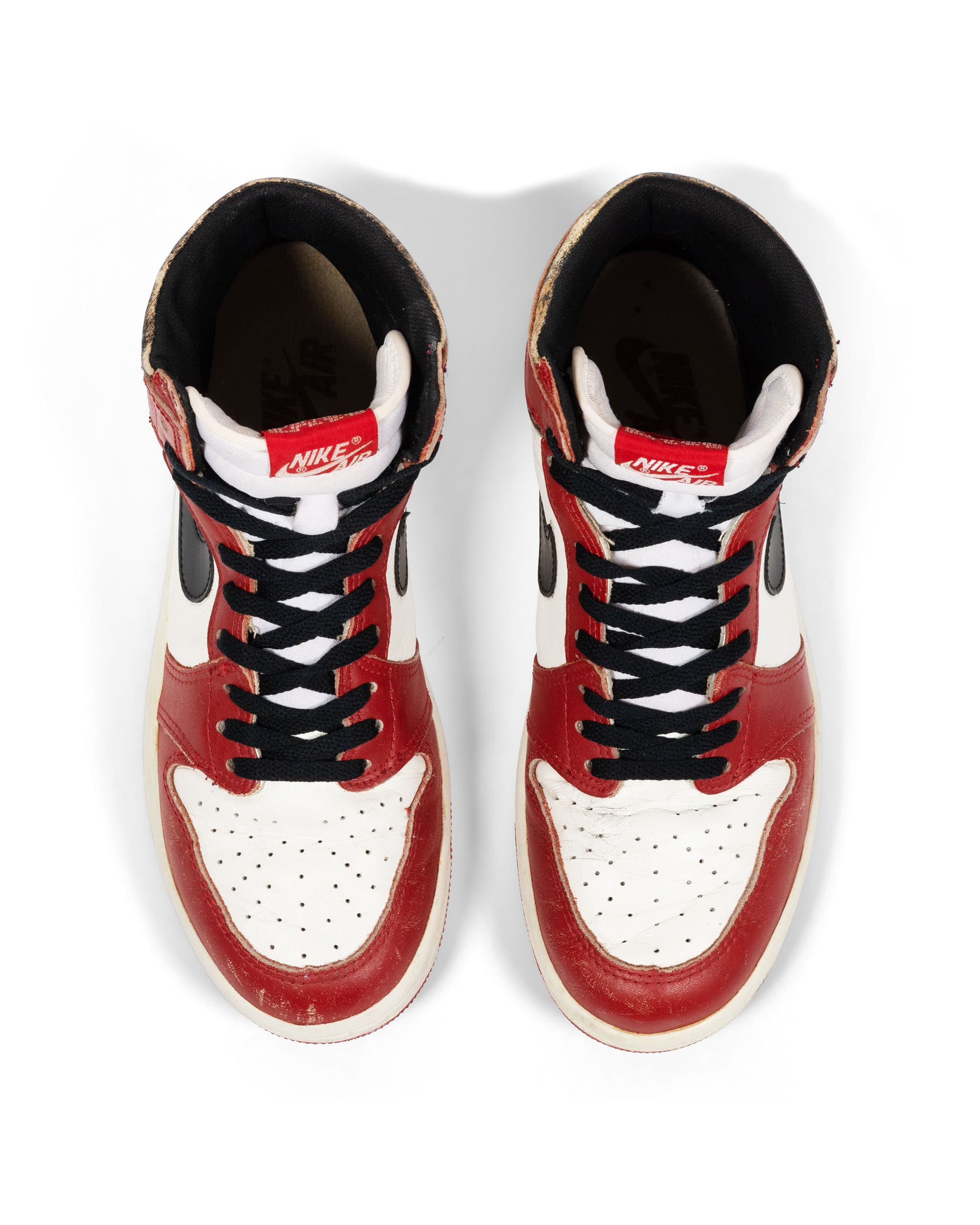 Air Jordan 1 Retro High OG Chicago Sneaker - image 7 - bird's-eye view