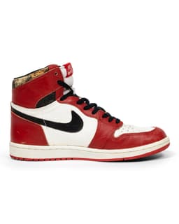 Air Jordan 1 Retro High OG Chicago Sneaker - image 3 - side view of sneaker